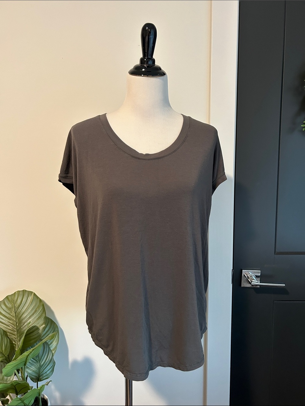 Mondetta M loose fit performance Everyday Relaxed Short Sleeve Tee - Charcoal